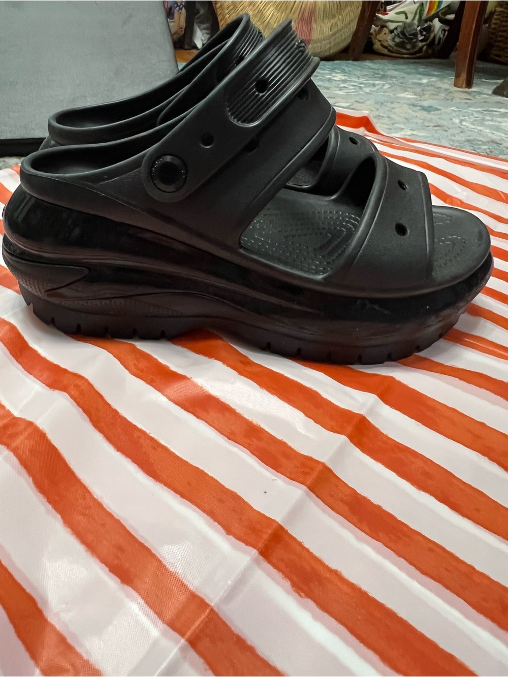 Crocs Women's Black Classic Comfort Slide Sandals - Picture 2 of 6